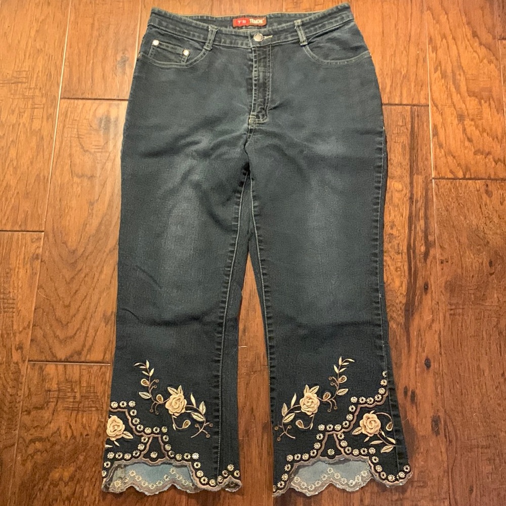 Cropped Dark Blue Jeans with Embroidery